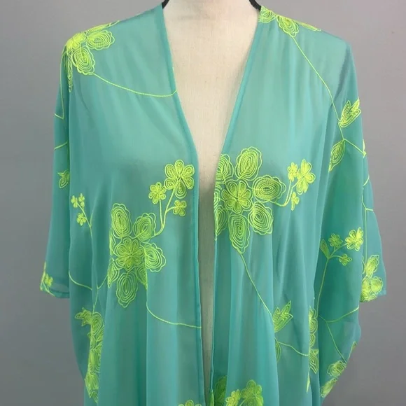 Chic Mint Floral Kimono - Picture 2 of 4